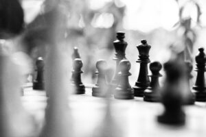 Read more about the article Es gab einmal das schwarze und weiße Königreich… – Schach einfach erklärt!